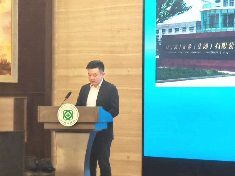 鑫丰集团总经理沙鹏在2025年矿山智能化人才培养共创成果“险累苦脏”岗位十大辅助作业机器人发布会暨“十五五”矿山人才素质提升工程 研讨会做经验交流