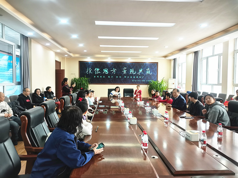 童心探企悟文化，墨香送福暖新春 ——调兵山市妇联组织中小学生赴鑫丰集团开展寒假特别活动